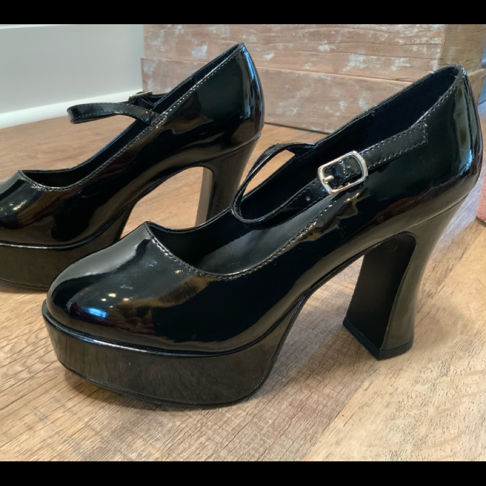 Shoes - Picture 3 of 5